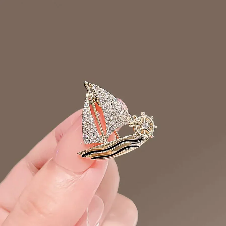 1pc Cute Sailboat Shaped Brooch for Women Fashion Rhinestone Boat Brooches Pins Jewelry Clothing Accessories Gift 2026