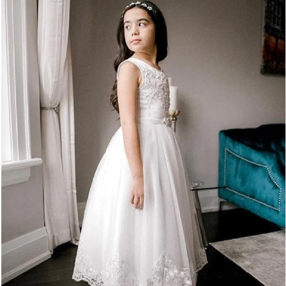 

Flower Girl Dresses For Weddings Lace Appliques Pearls First Communion Dresses 2023 Tulle Lvory Sleeveless Floor Length