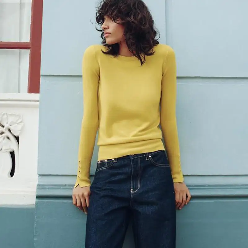 قميص نسائي جديد محبوك بأكمام طويلة للخريف والشتاء، ياقة مستديرة، تصميم أساسي بأربعة أزرار، موديل 88570