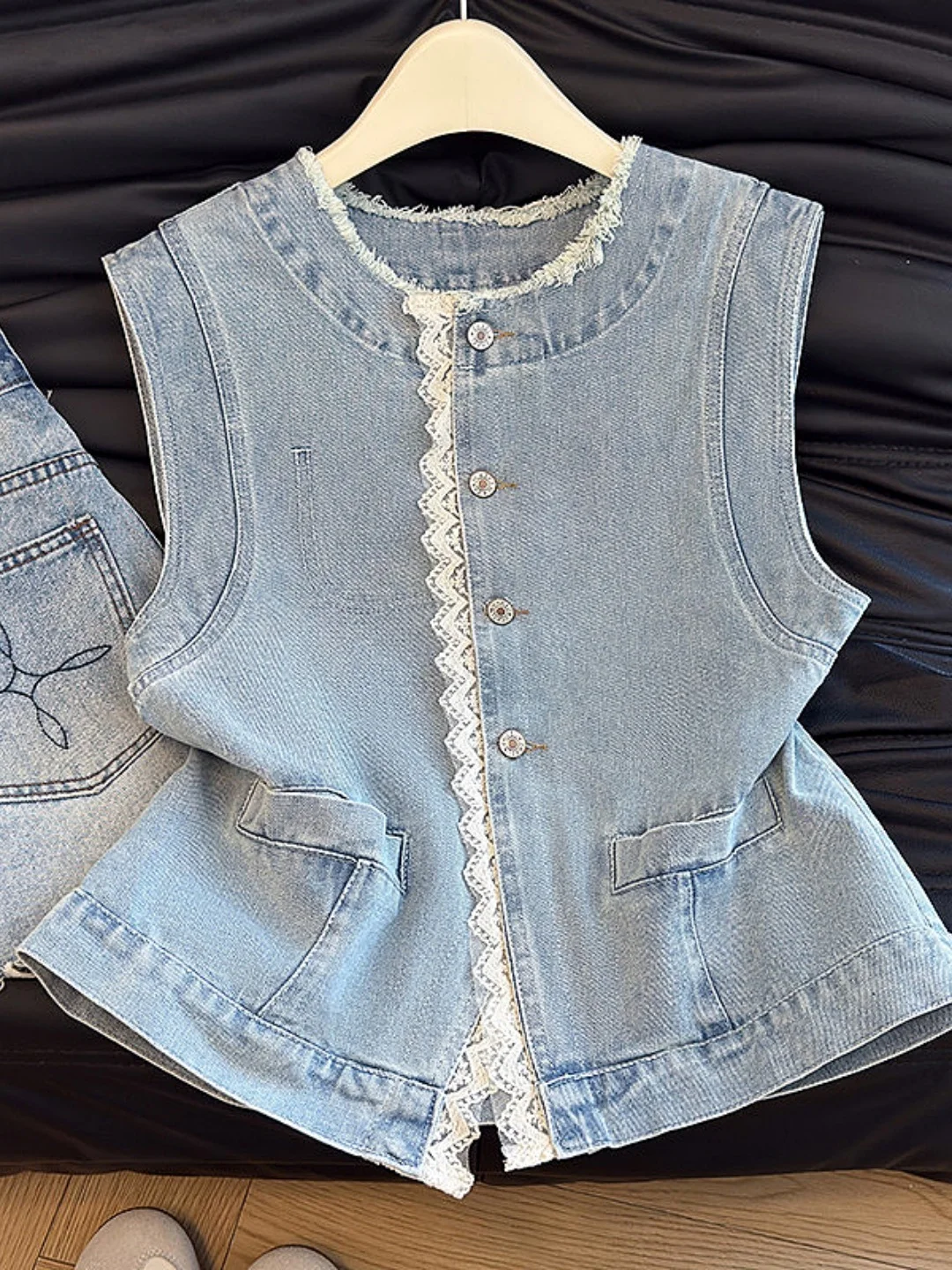 

Korean Sweet Splice Lace Vintage Denim Vest Fashion Unique round Neck Frayed Design Vest Summer Women's Short Outerwear