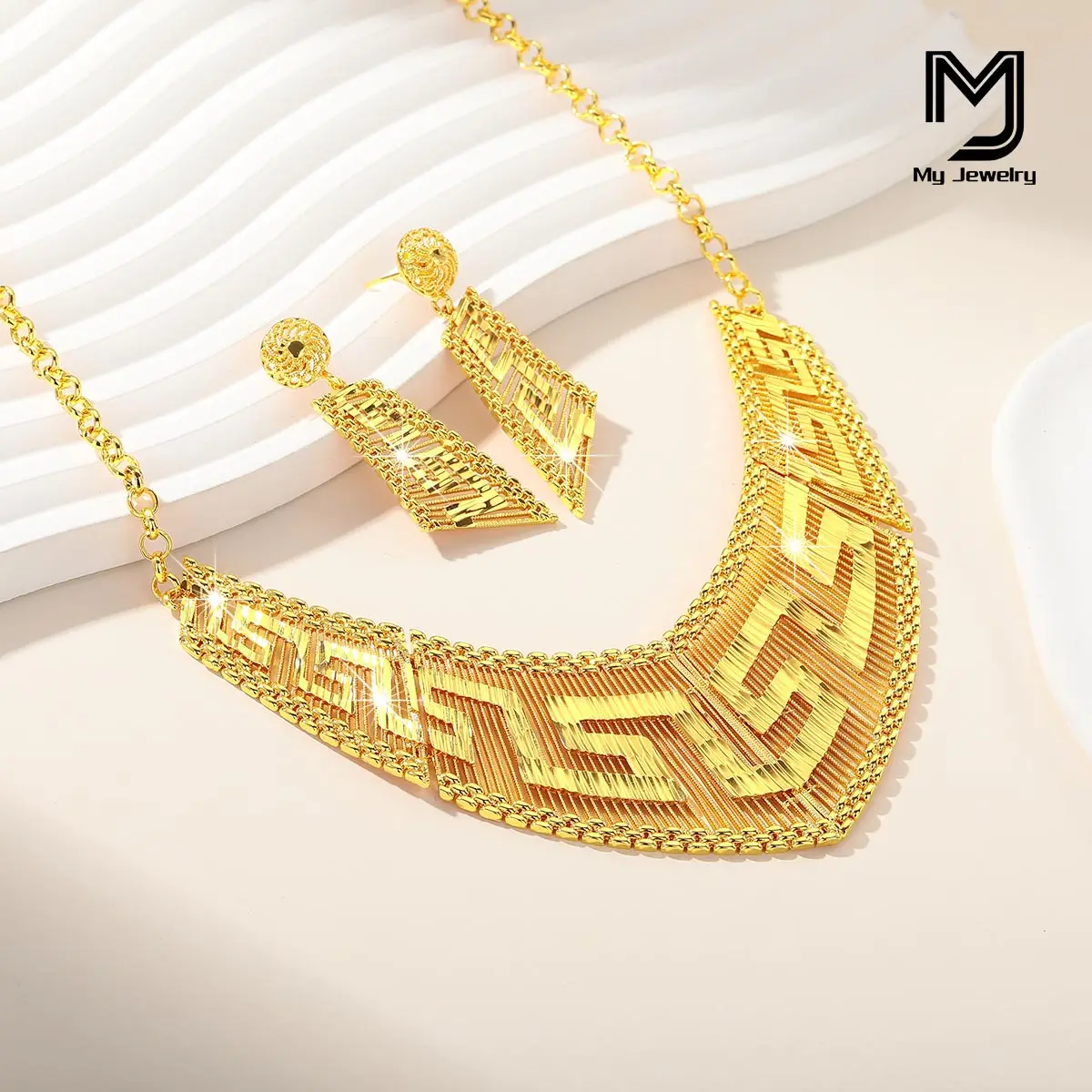 

Middle East Dubai Elegant and Fashionable V-Shaped Women's Copper Jewelry Necklace Exaggerated Luxury Earrings Wedding Party Matching Dress