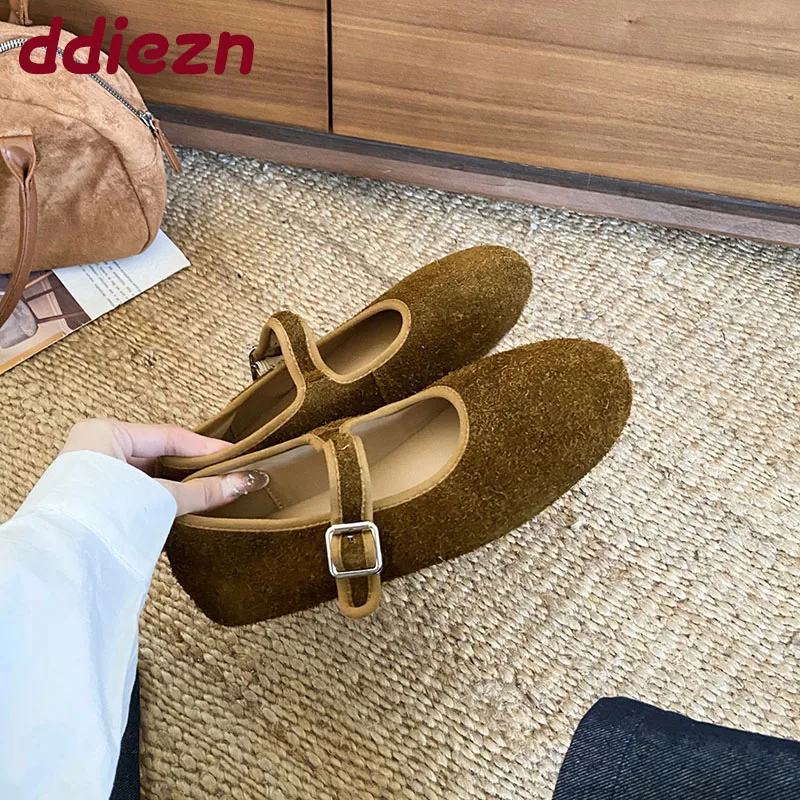 

Женская роскошная обувь с круглым носком, женская обувь на плоской подошве с туфлями, повседневная женская обувь Мэри Джейн на плоской подошве с неглубоким модным ремешком и пряжкой