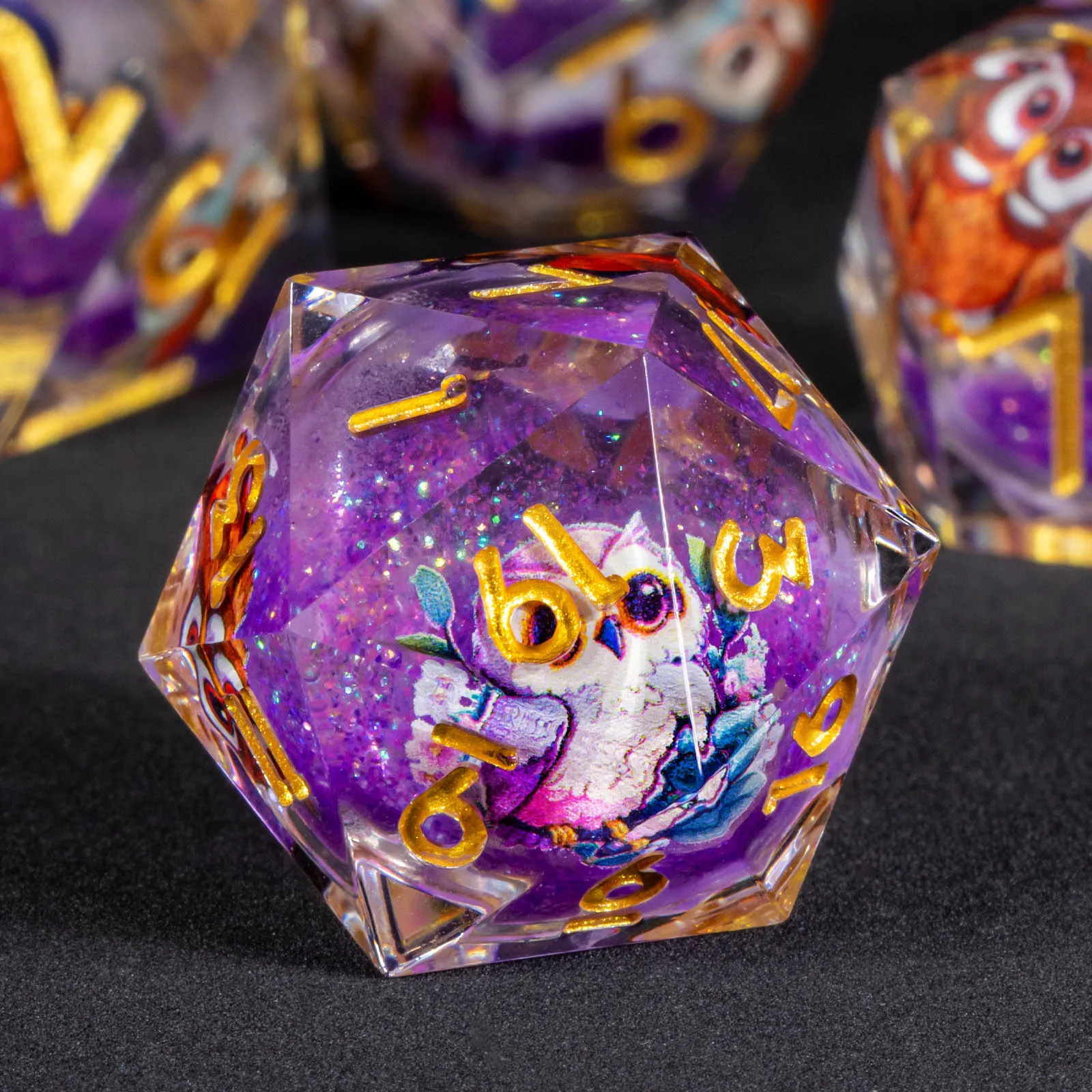 

Набор полихedralных кубиков для D&D из жидкотекучей смолы с острыми краями, 7 штук, ручной работы, с эффектом «жидкого песка»