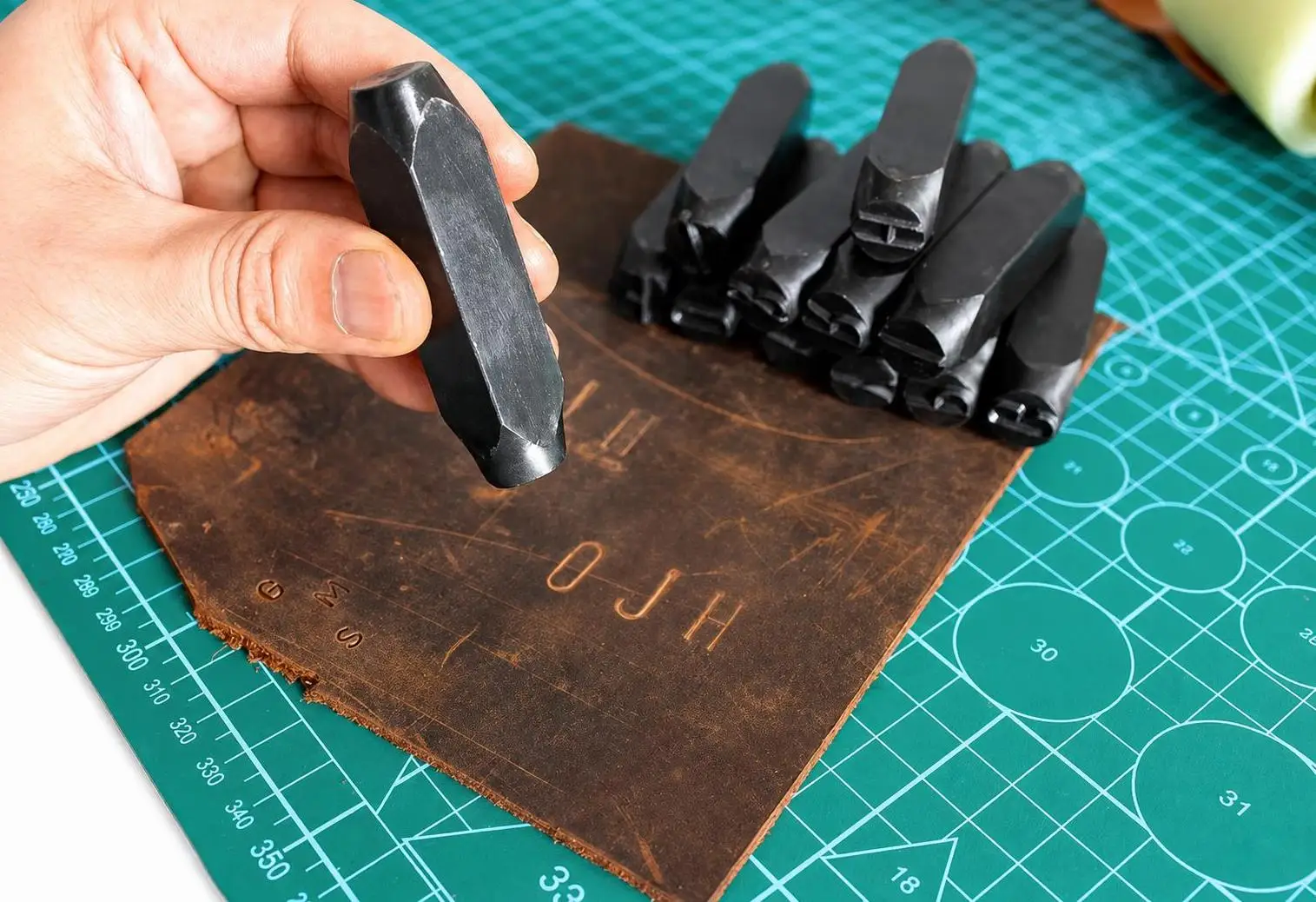 36pcs Letter & Number Stamp Punch Set Hardened Steel Metal Wood Leather Steel Punch Alphabet Letter Number Tool Leather Craft Stamp