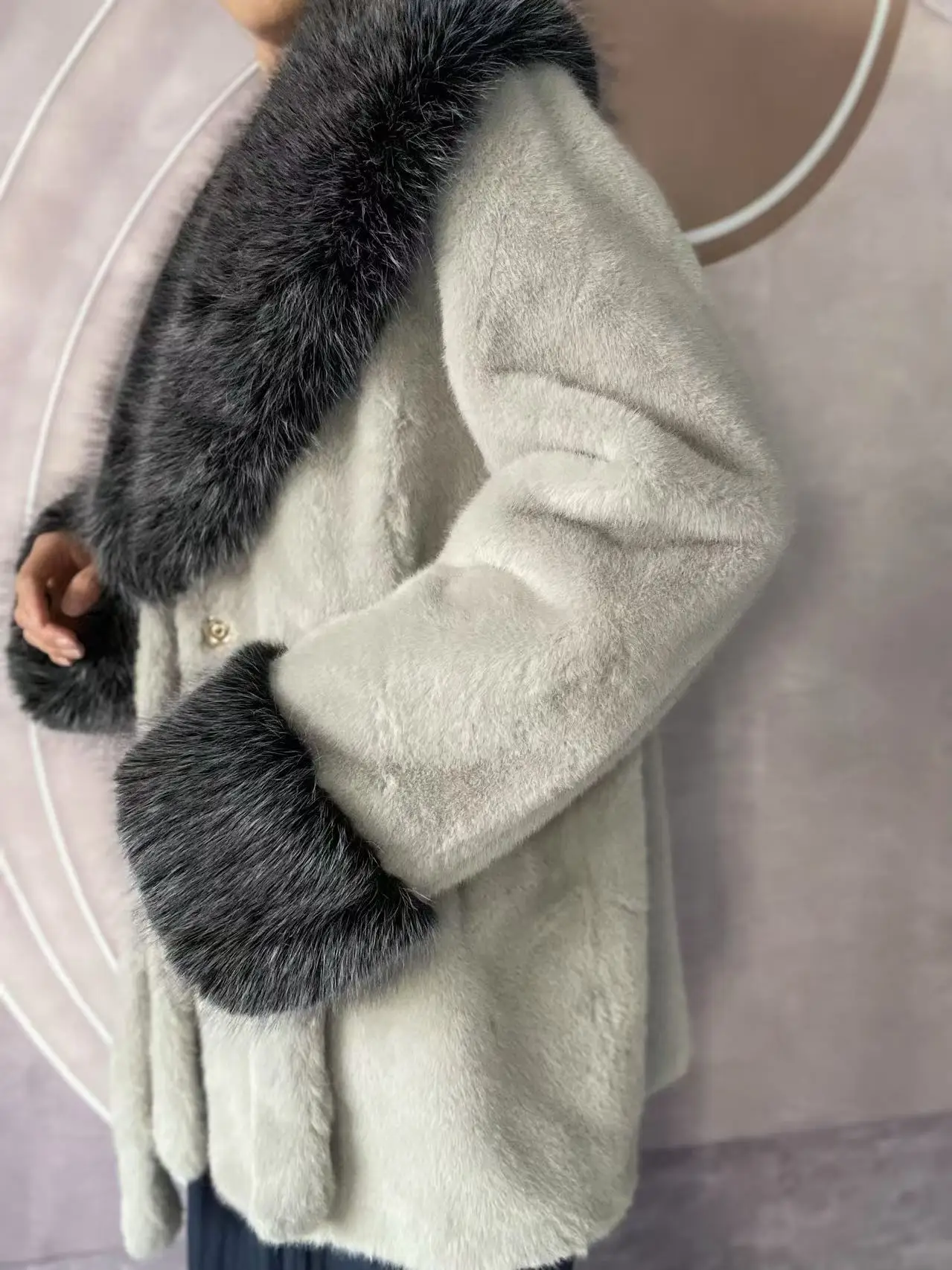 Luxury High Quality New Large Fur Collar Fur Coat Belt Slim Jacket Women Winter Warm Eco-Friendly Mink Fox Fur Coat Premium Tops