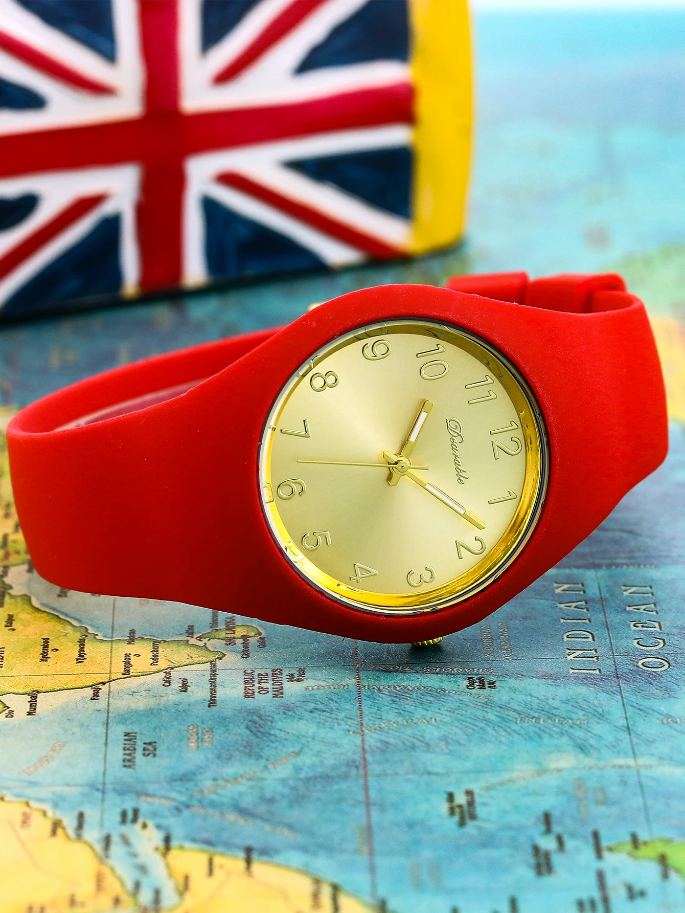 Fasion Women's silicone quartz watch Simple Casual Sports wristwatch Lunminous Waterproof watch Christmas present