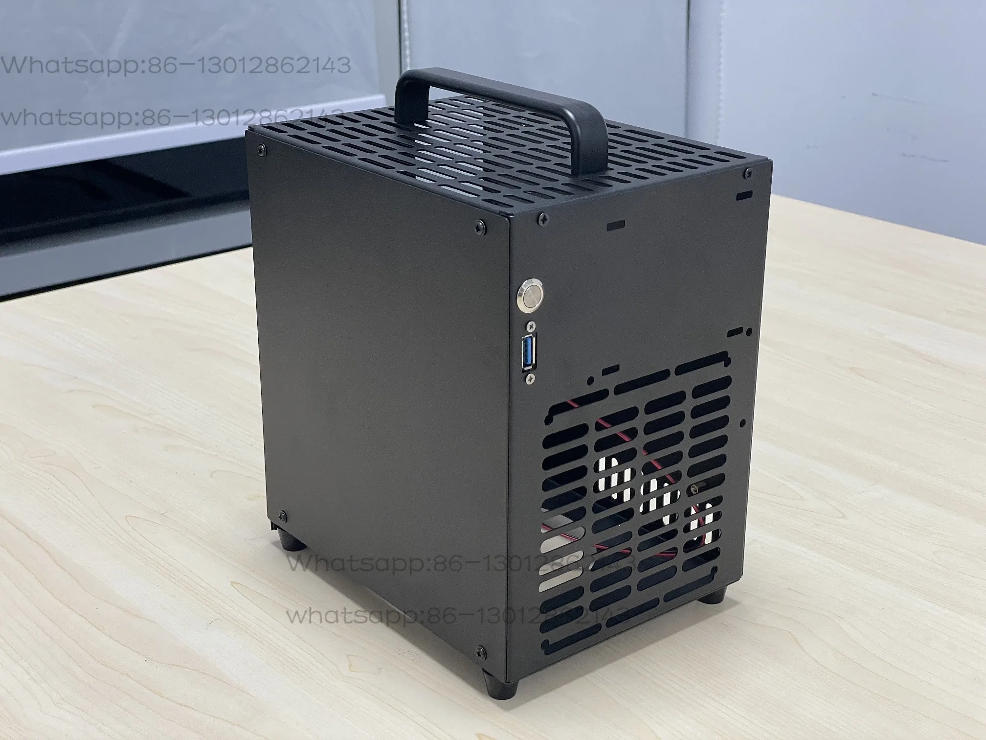 

Шасси UFO200, черно-белый блок питания mini SFX, шасси для независимой видеокарты, подключаемое напрямую к ITX-шасси.