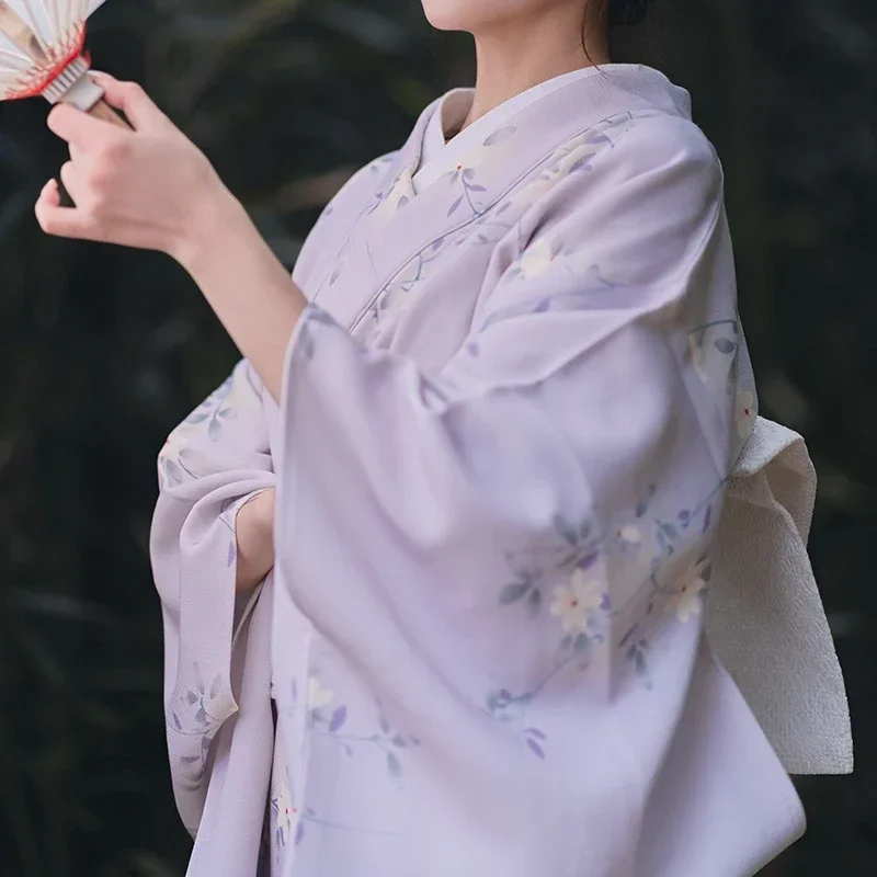 Traditionele Japanse Vrouwen Kimono Vintage Stijl Paarse Kleur Bloemenprints Zomer Yukata Cosplay Dragen Foto Shot Jurk