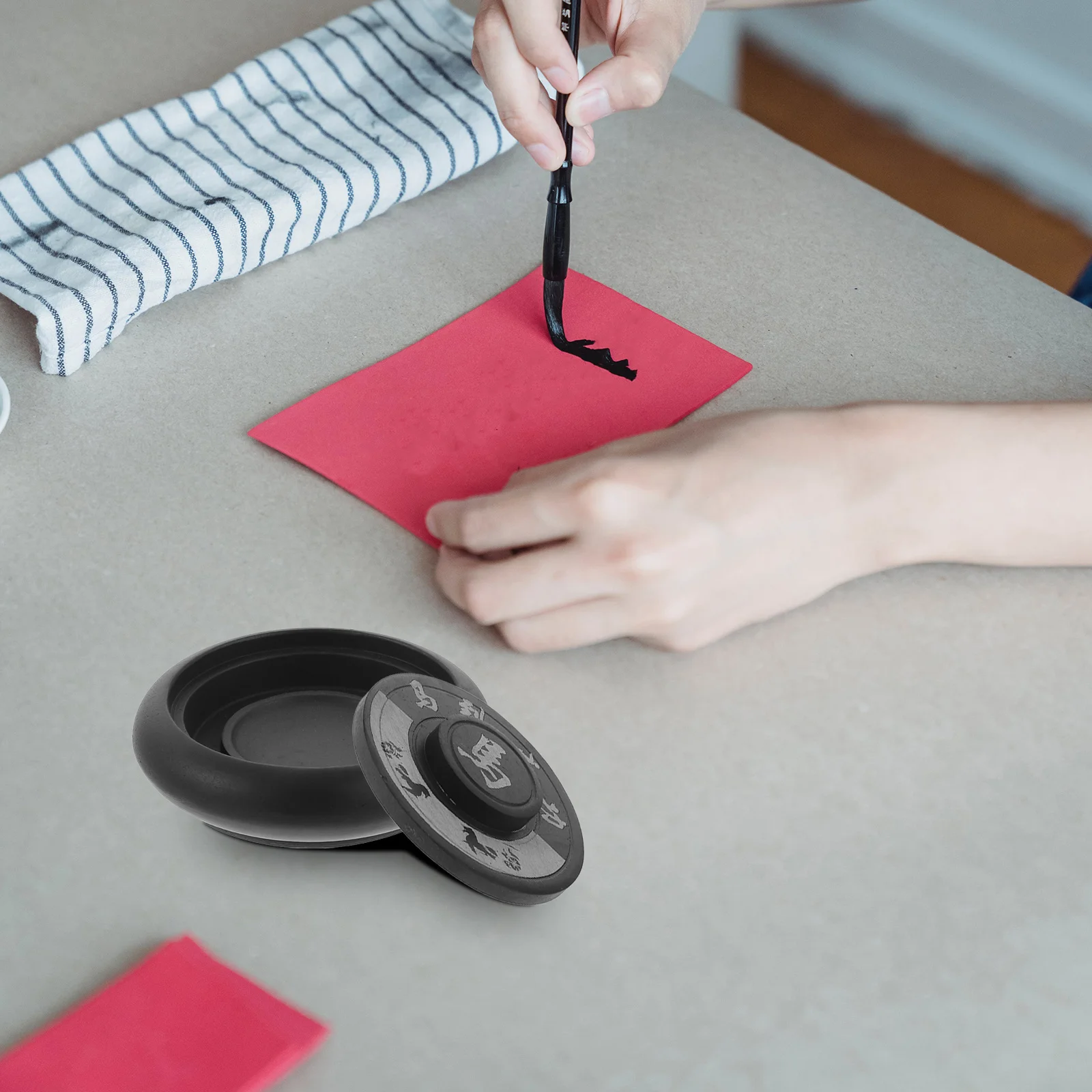 

Student Ink Grinding Stone 4 Inch Dragon Pattern Inkstone Cover Traditional Calligraphy Accessory Portable Durable