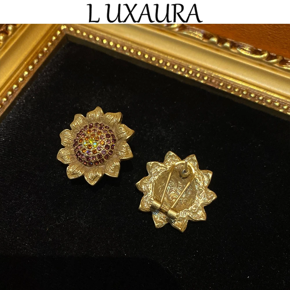 Vintage fashion classic sunflower flower design paired with Bohemian women's accessory stud earrings