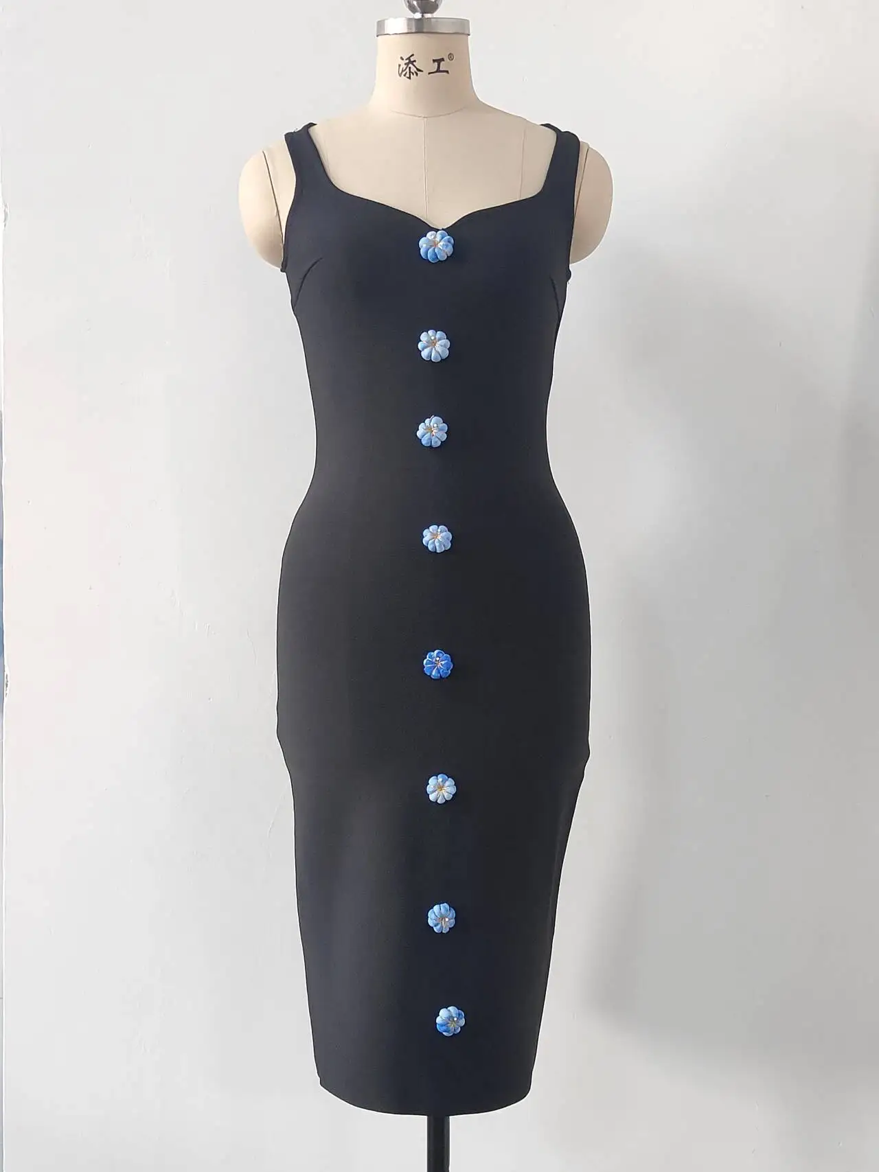 

Elegant Black Bodycon Midi Bandage Dress Sleeveless Floral Buttons High Waist Slimming Dresses Formal Evening Party Prom Gowns