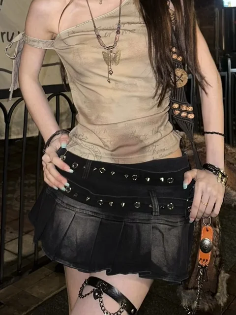 

Женская уличная одежда в американском стиле ретро, сексуальные джинсовые плиссированные юбки, двойные ремни, винтажная юбка трапециевидной формы с заклепками и высокой талией Y2k, готическая юбка