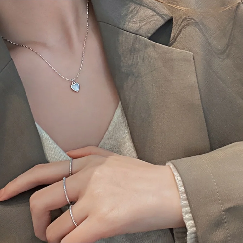 Koreanische Version Acryl-Schmetterlingsanhänger-Halskette für Frauen, goldfarbene Schmetterlingshalskette, einfacher eleganter Schmuck, Großhandel – Detail 2