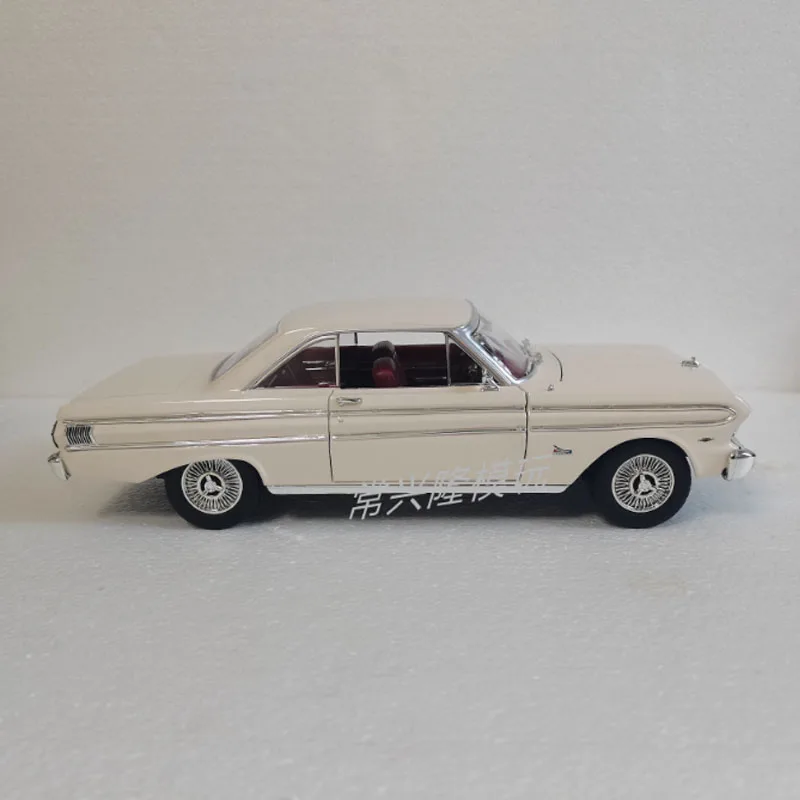 1:18 スケール 1964 ファルコンシミュレーション合金おもちゃの車モデルシーン装飾ギフトコレクションお土産