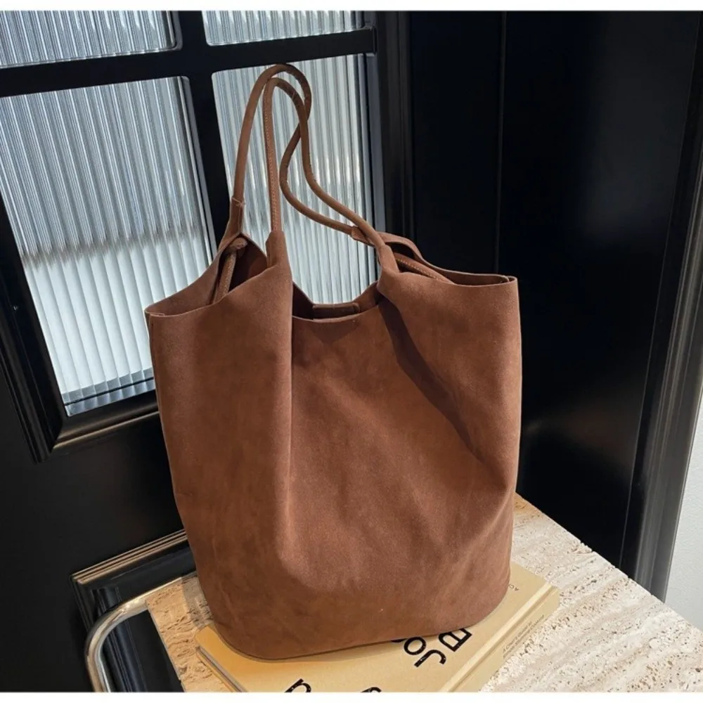 حقيبة أنيقة تحت الإبط بتصميم عتيق بلون سادة وحقيبة كتف ذات سعة كبيرة من جلد الغزال الصناعي بما في ذلك حقيبة يد صغيرة للنساء