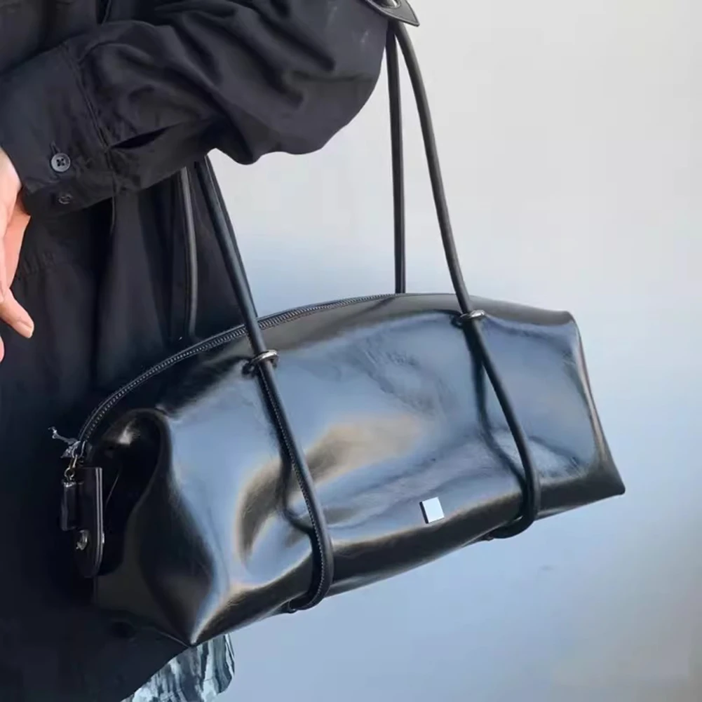حقيبة نسائية أنيقة للإبط بسعة كبيرة من البولي يوريثان حقيبة وسادة بوسطن حقيبة يد كاجوال بمقبض بلون سادة وإغلاق بسحاب لحفلات العطلات