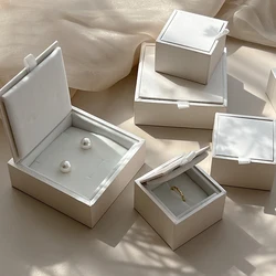 Caja de joyería de madera de alta gama, caja de embalaje de regalo de joyería cuadrada blanca con purpurina, anillos, collar, pendientes, insignias, estuche de exhibición de almacenamiento