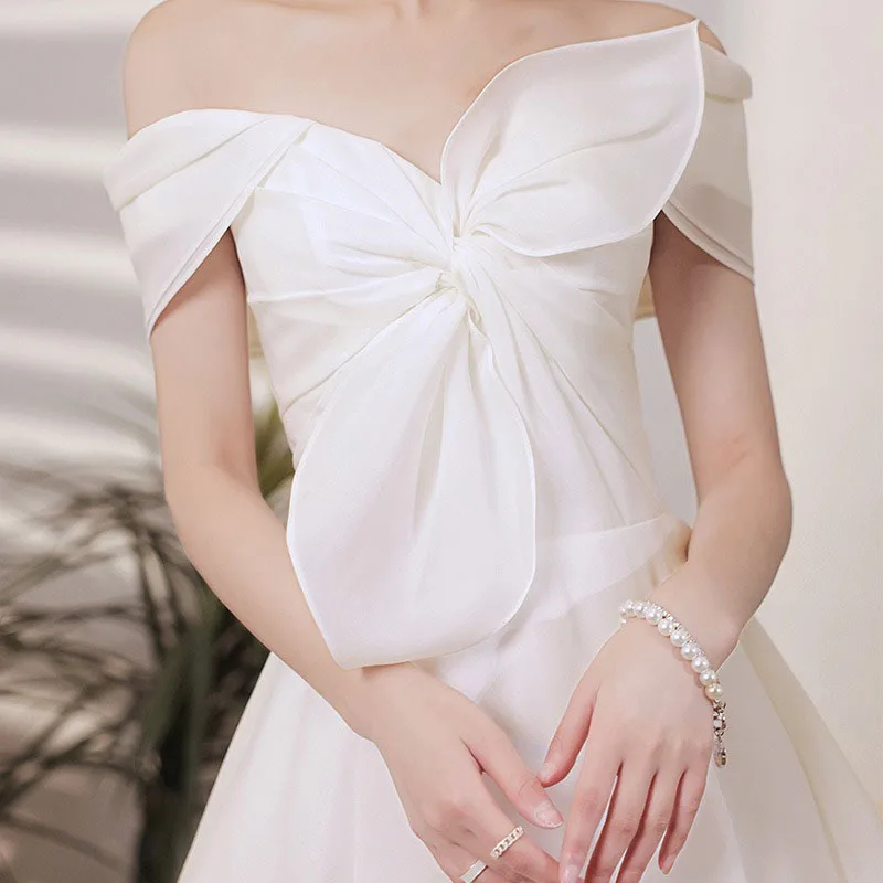 ชุดแต่งงานผ้าซาตินสไตล์ฝรั่งเศสแบบใหม่ปี 2025 สำหรับเจ้าสาว ชุดหมั้นแบบไหล่เดียว ดีไซน์เกาหลี