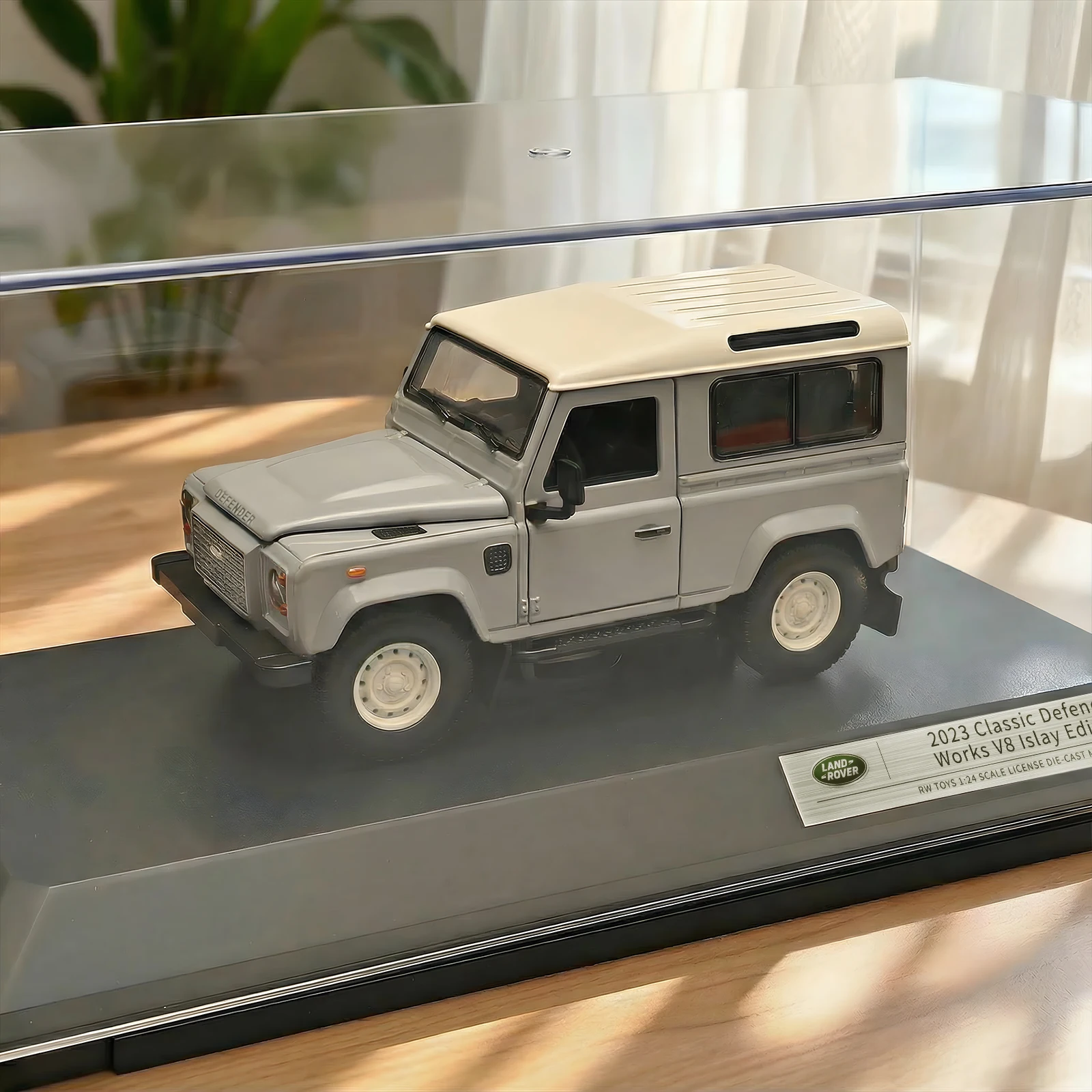

Модель внедорожника Land Rover Defender Classic из сплава, масштаб 1/24, с реалистичными деталями, идеальный подарок для мальчиков, коллекционная фигурка для праздничного декора