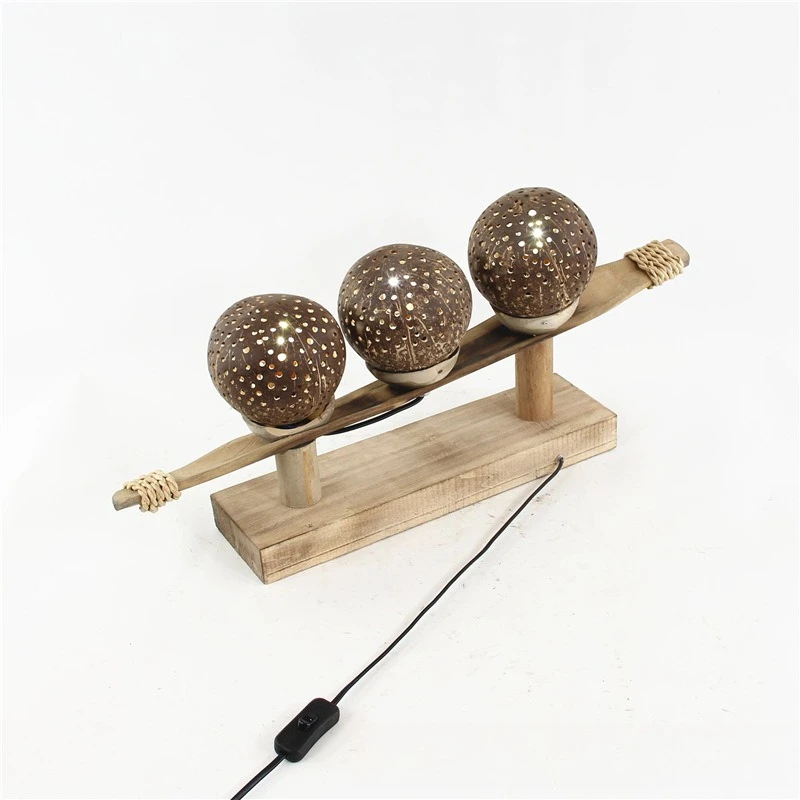 Profesjonalne, ręcznie robione lampy podłogowe z drewna, rustykalne, ciepłe lampy dekoracyjne do pensjonatów i hoteli, z litego drewna.