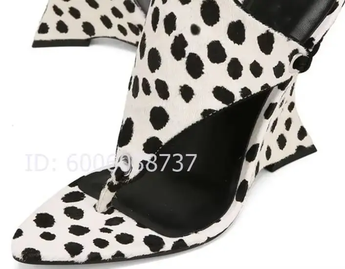 Sandalias de tacón de cuña para mujer, con colores combinados, punta afilada, diseño de tira entre los dedos, cordones y tira alrededor del tobillo. Sandalias de moda con contraste de colores, ideales para fiestas y para combinar con vestidos.