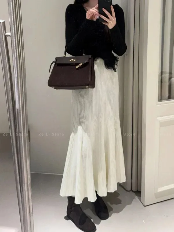 White Apricot Knitted Skirt Women's 2026 New Autumn Drape Hip-wrapped A-word Fishtail Skirt Gentle Temperament Long Skirt
