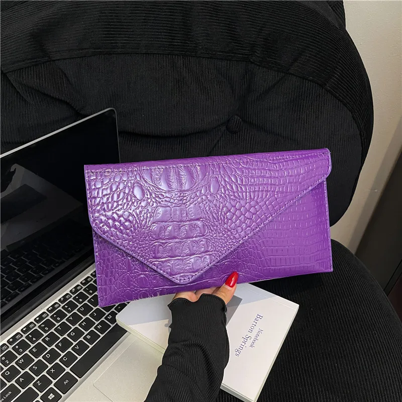 Women's Glossy Faux Leather Clutch Bag with Crocodile Pattern and Envelope Flap Elegant Evening Purse for Party Outings