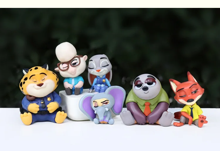 Nuovo prodotto seduto obbedientemente nella città degli animali, bambole di piccoli animali, decorazioni creative per auto da tavolo, ornamenti