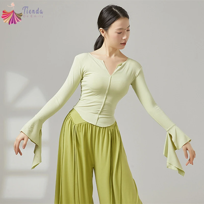blusa-feminina-moderna-com-decote-v-e-manga-longa-flare-barra-curva-para-danca-performance-palco-treino-e-yoga