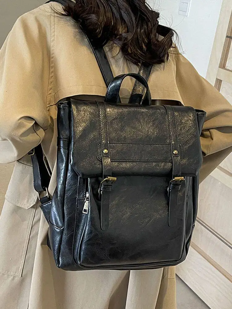 

Fashion New Pleated Oil Wax Pattern Backpack With Vertical Square Magnetic Belt Buckle Decoration College Style Student Backpack