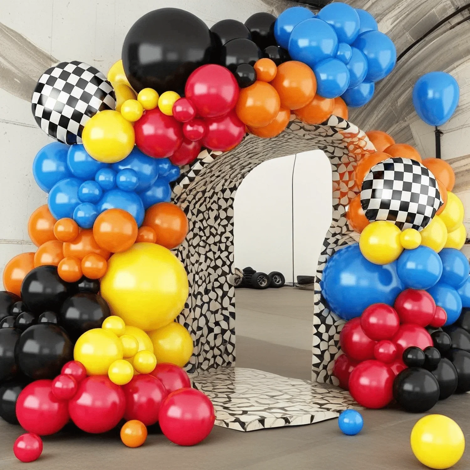 122-teiliges Rennballon-Set mit orangefarbenen, schwarzen, blauen, roten und gelben Ballons für Geburtstagsdekoration und diverse Party-Anlässe