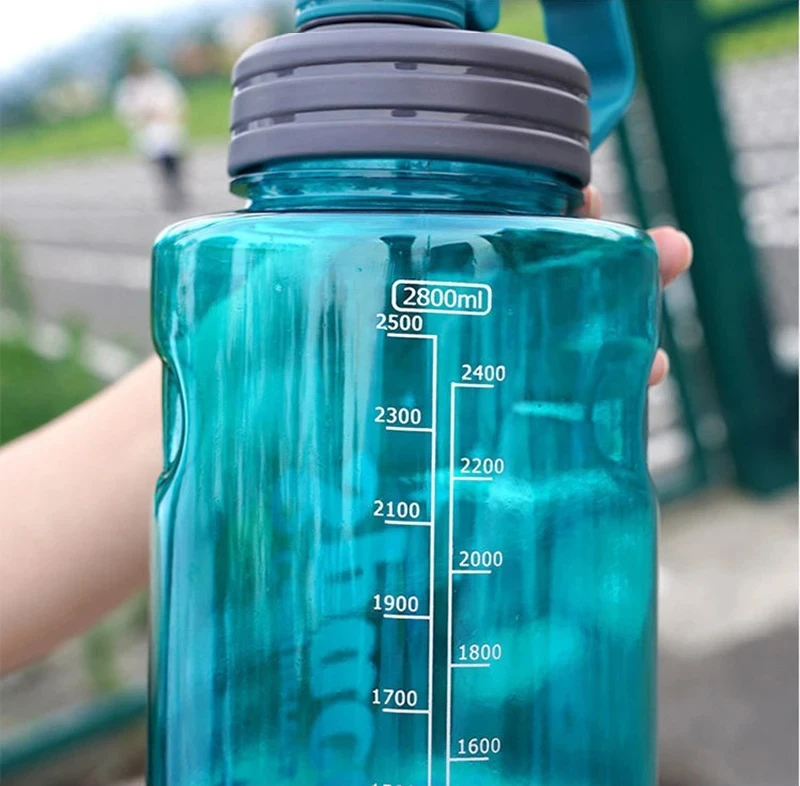 2L 3L Sportwasserflasche mit großem Fassungsvermögen und Filter, umweltfreundlicher Kunststoff-Wasserbecher, tragbare Fitness-Getränkeflasche, Wasserkocher, BPA-frei – Detail 9
