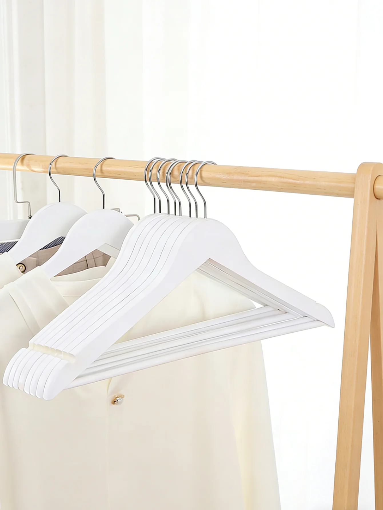 20/5/1 Perchas Delgadas de Plástico con Ranuras para Hombros y Rotación de 360 Grados ° Ganchos Giratorios, Ideales para Organizar Pantalones y Abrigos, con un Elegante Diseño en Blanco Nube, Perfectos para la Transformación del Armario, una Solución de Almacenamiento con Estilo que Realza la Belleza de tu Guardarropa, Ideales para Cambios de Temporada, Maximizan el Espacio, Reducen la Desorganización, Aptos para Uso Diario y Mejoran la Decoración de tu Hogar con su Diseño Chic y Práctico.