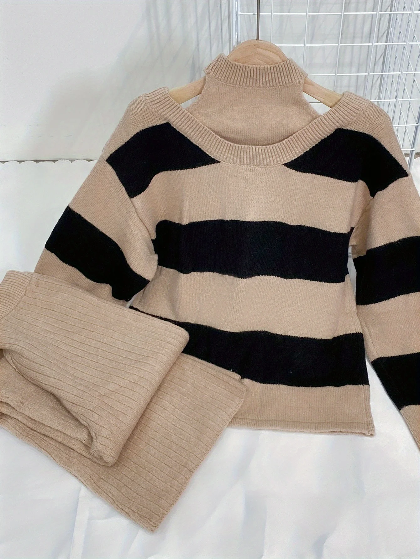 ليو يوي غو، خطوط كتلة الألوان. قميص نسائي محبوك مكون من قطعتين يشبه الصوف مع بنطال مضلع عالي الخصر. أسلوب غير رسمي. #3