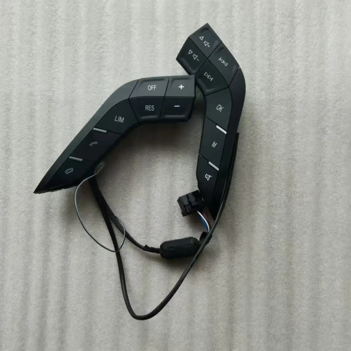 For Sinotruk Sitrak C9H G7S G5S Multifunctional Volume Speaker Steering Wheel Button Truck Parts