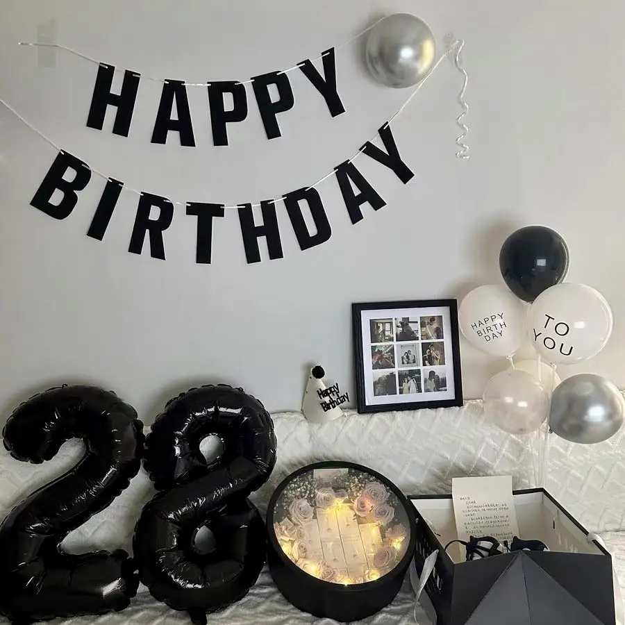 Geburtstagsbanner mit schwarzem Hintergrund und weißen Buchstaben, Partydekoration zum Geburtstag, festliche Dekoartikel