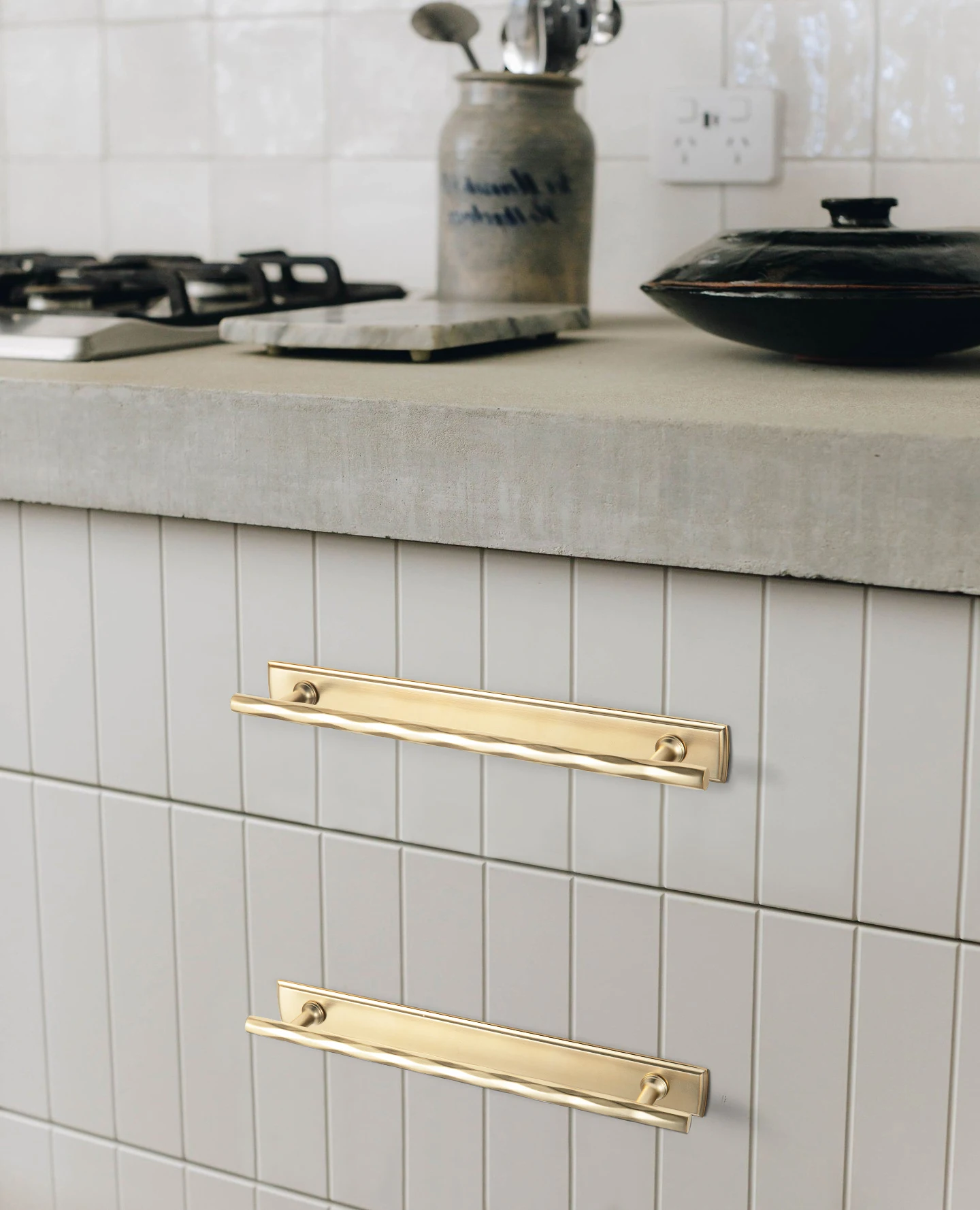 TONA Minimalist Zinc Alloy Furniture Handles Cabinet Bar Pull Diamond Cut Geometric Design Handle for Wardrobe Cabinet Drawer