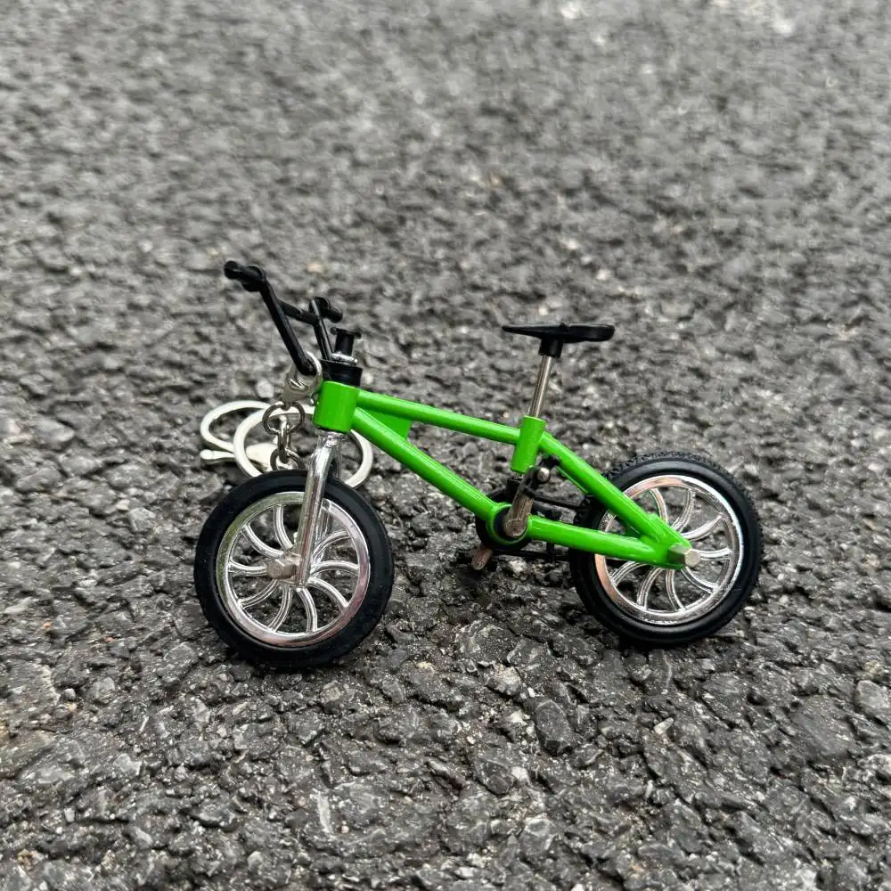Legering Mini Vinger Fietsmodel met Sleutelhangers Mode Mountainbike Model Hangend Voor Kinderen Jongens Volwassen Geschenken Speelgoed Rugzak Decor