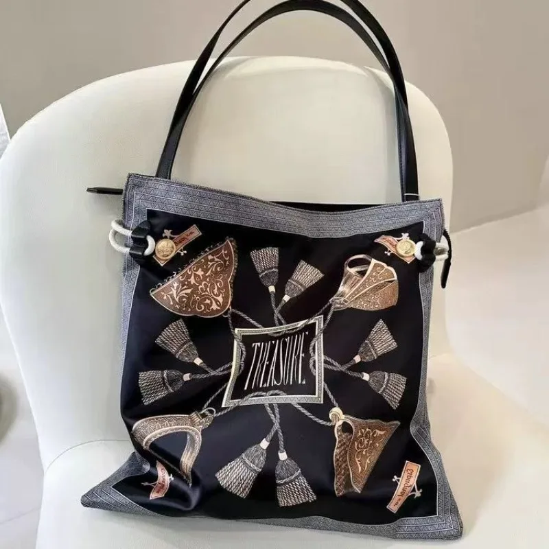 

Fashionable Large Capacity Silk Scarf Print Retro Shoulder Bag New Arrival Unique Small Audience Design Satin Surface