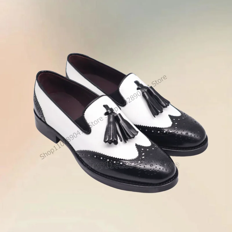 

Black White Carving Design Tassels Decor Loafers Fashion Slip On Men Shoes Luxury Handmade Party Banquet Office Men Dress Shoes