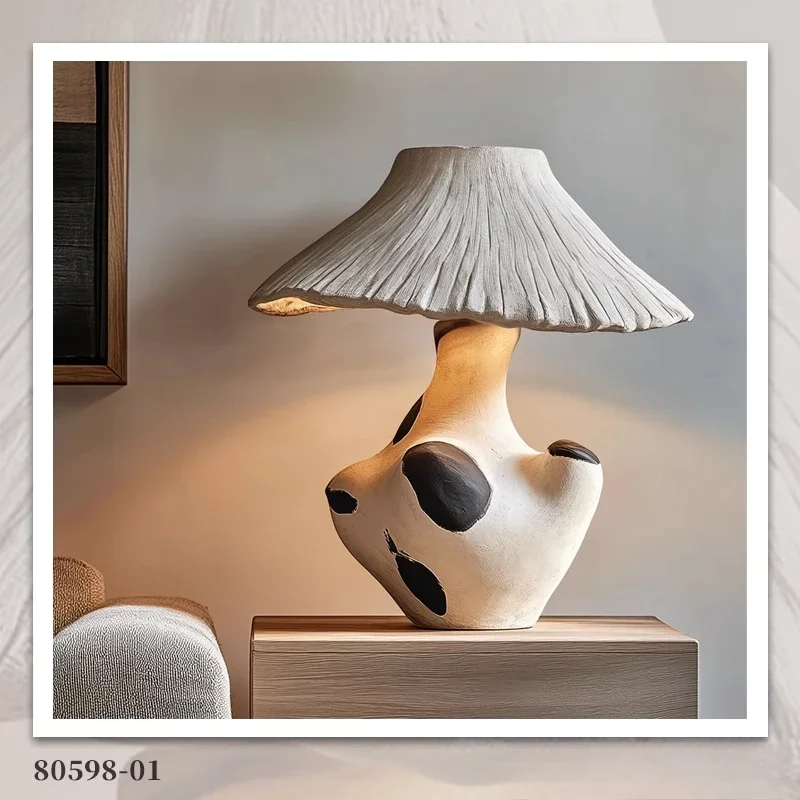 Lampada da tavolo artistica color crema francese Medievale Wabi Wind Homestay Galleria nordica Illuminazione originale di design senior