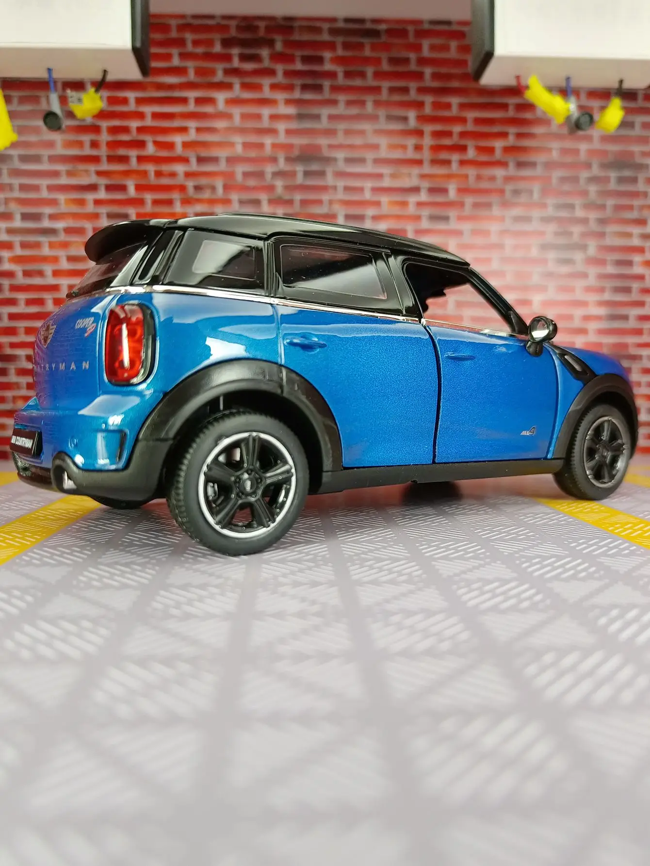 rastar 1:24 BMW mini cooper s countryman Simulation static alloy car model metal ornaments adult gifts children\'s toys