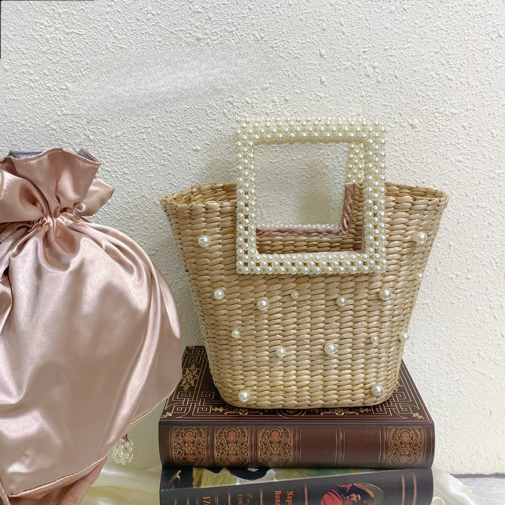 Vintage seaside vacation beach hand-woven simple pearl beaded large capacity vegetable basket straw bag bucket