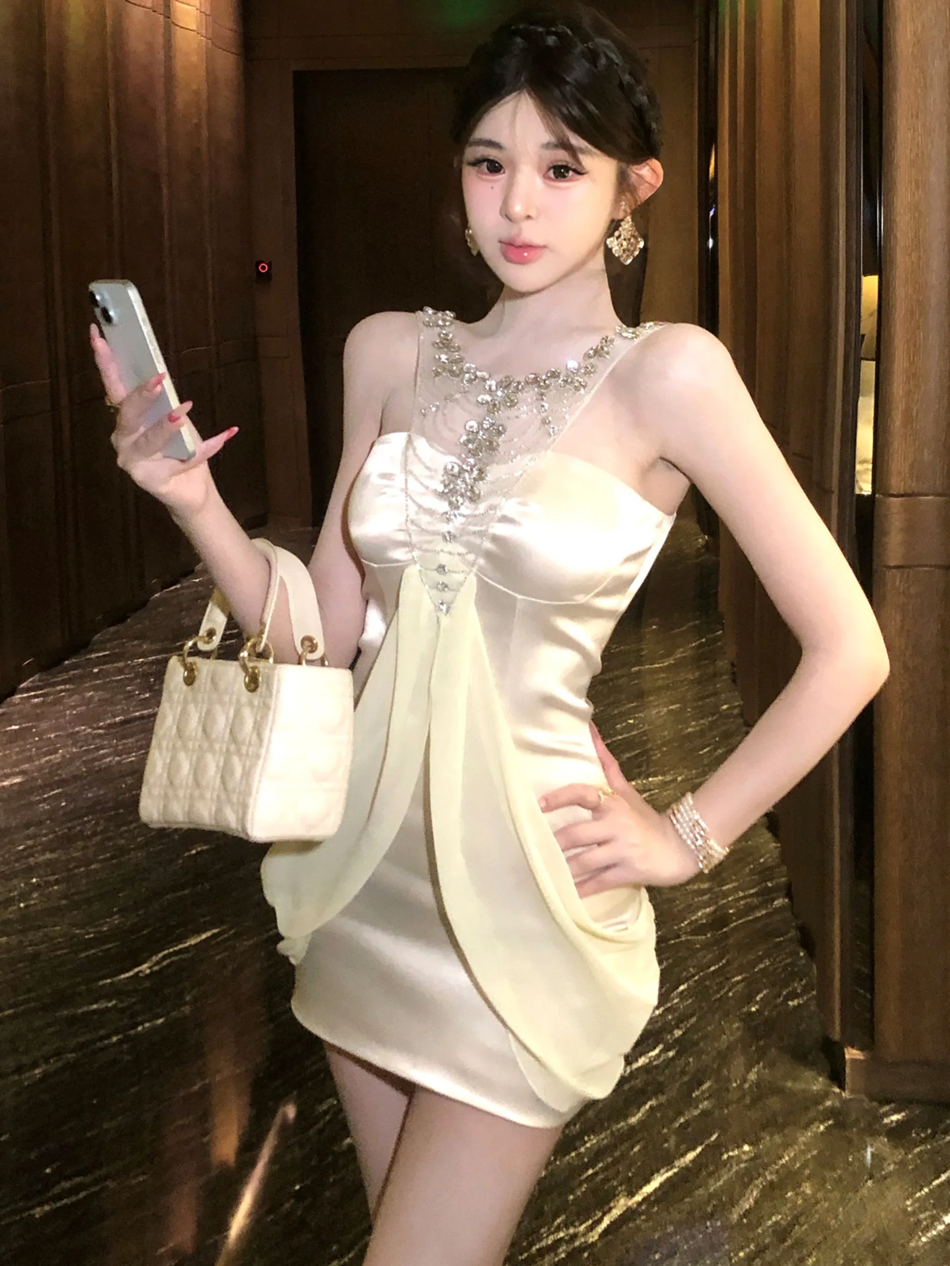 

Sexy Sweet Diamond Embedded Dr ort Skirt for Women High Waist Slim Fit X-ape Autumn Winter Season Svel round Ne