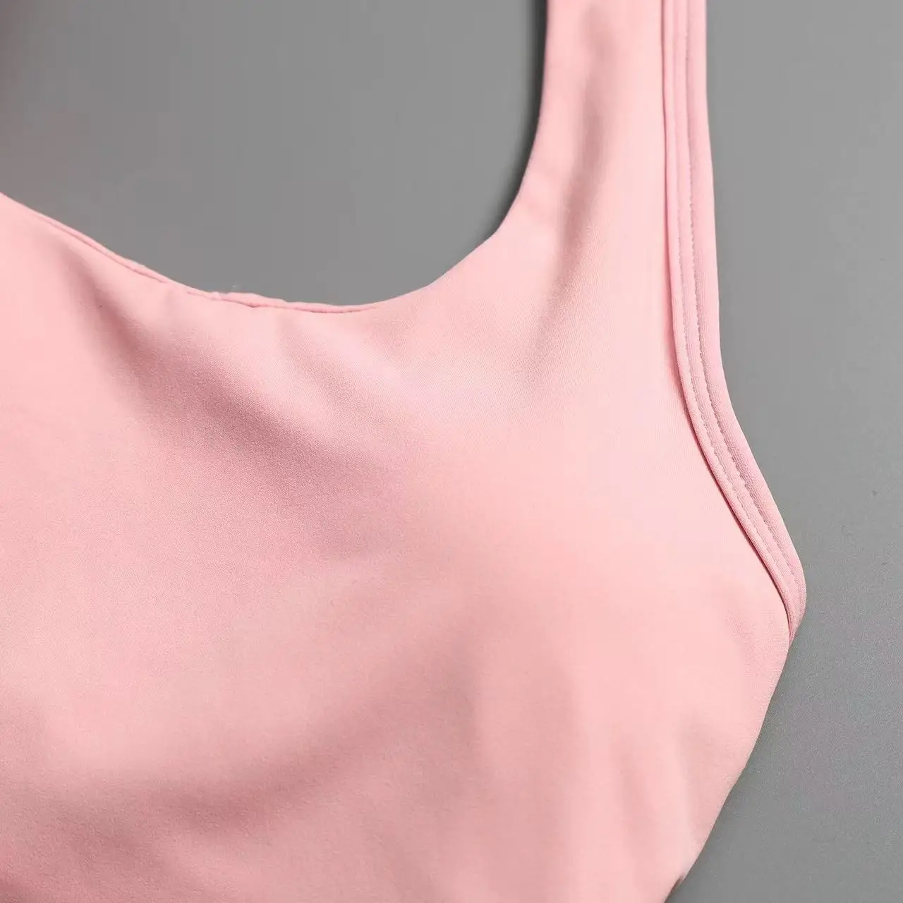 Sexy Neckholder-Sporttop für Damen, stoßfest, für Laufen, mit schönem Rückendesign, professioneller Pilates-Trainings-BH, Fitness-Yoga-Unterwäsche-Anzug – Detail 13