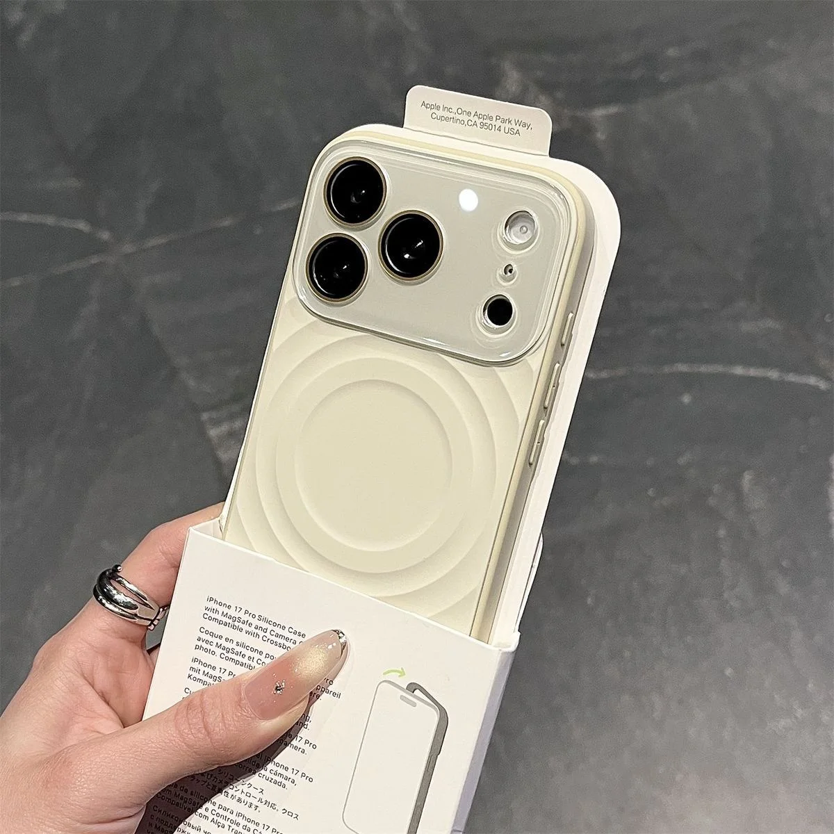 Modische Flüssig-Silikon-Handyhülle mit Wasserwellenmuster und großem Fenster für iPhone 17 16 15Pro Max 18Pro, Magsafe Magnetische Ladehülle – Detail 9