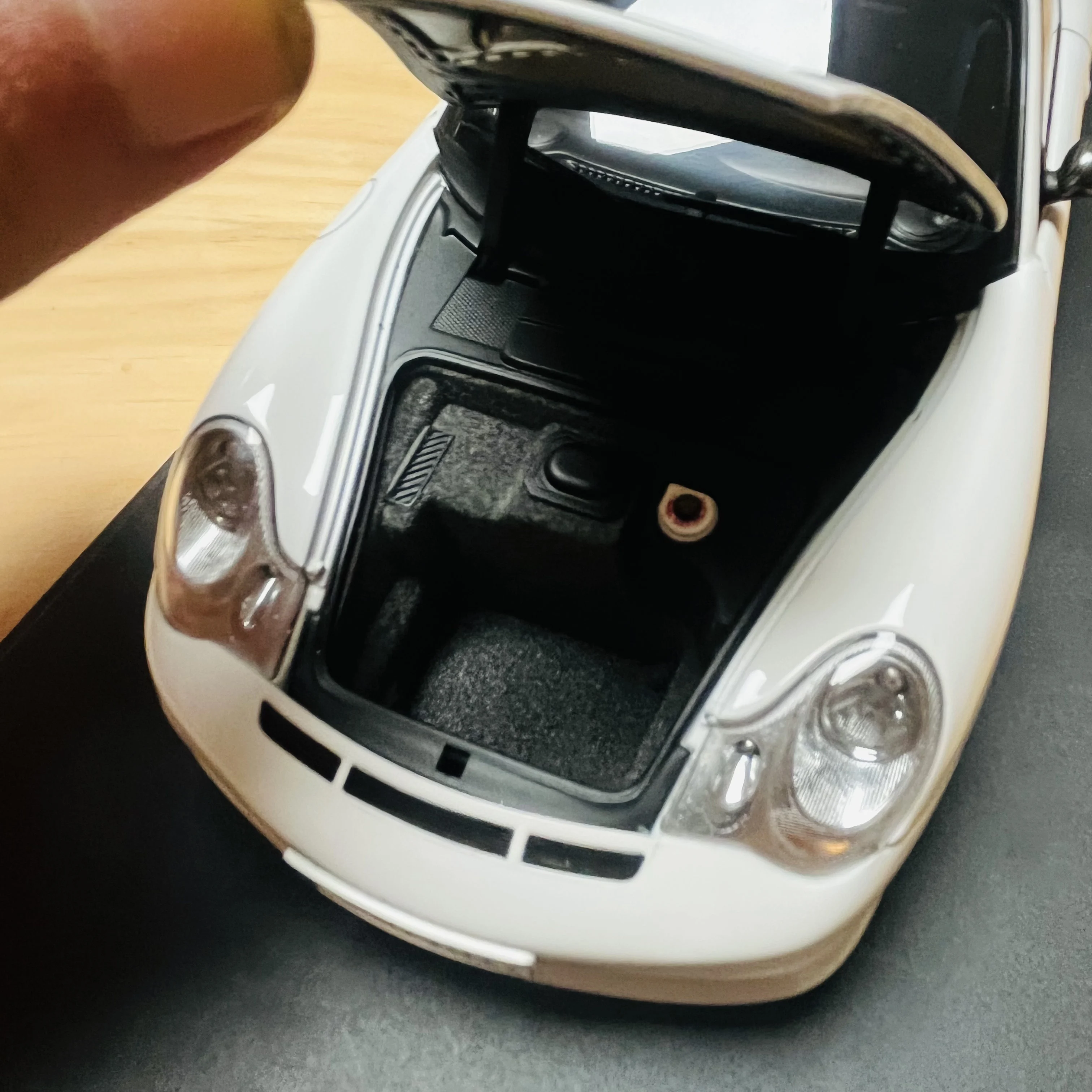 โมเดลรถจำลอง Autoart 1:18 996 GT3RS สีขาวน้ำเงิน รุ่นลิมิเต็ดอิดิชั่น โครงสร้างโลหะผสมแบบเปิดได้ทุกส่วน ของเล่นสะสม ของขวัญ