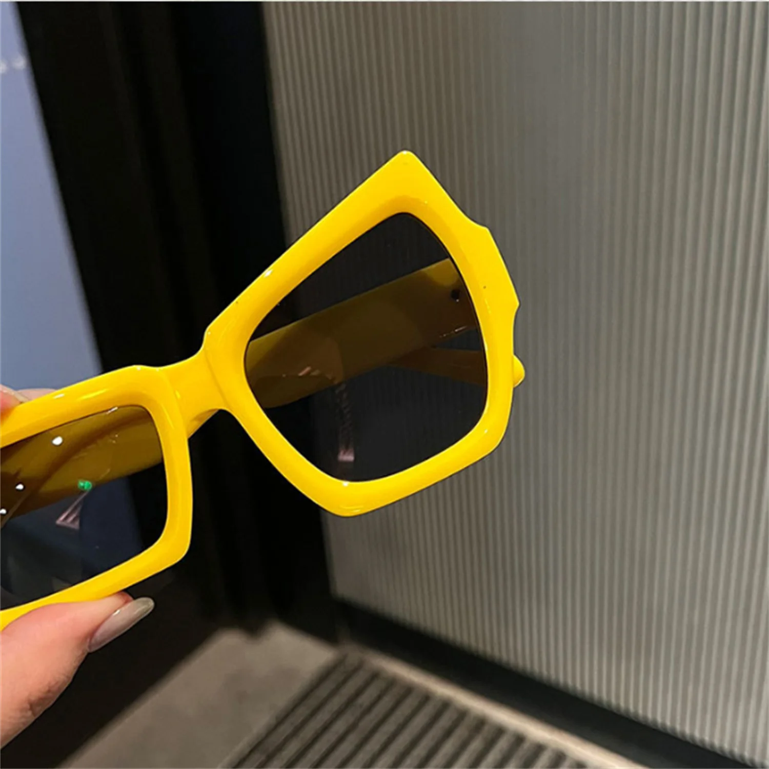 Mode Unregelmäßige Quadratische Sonnenbrille Lustige Party Asymmetrische Sonnenbrille Männer Marke Designer Persönlichkeit Schwarz Sonnenbrille – Detail 9