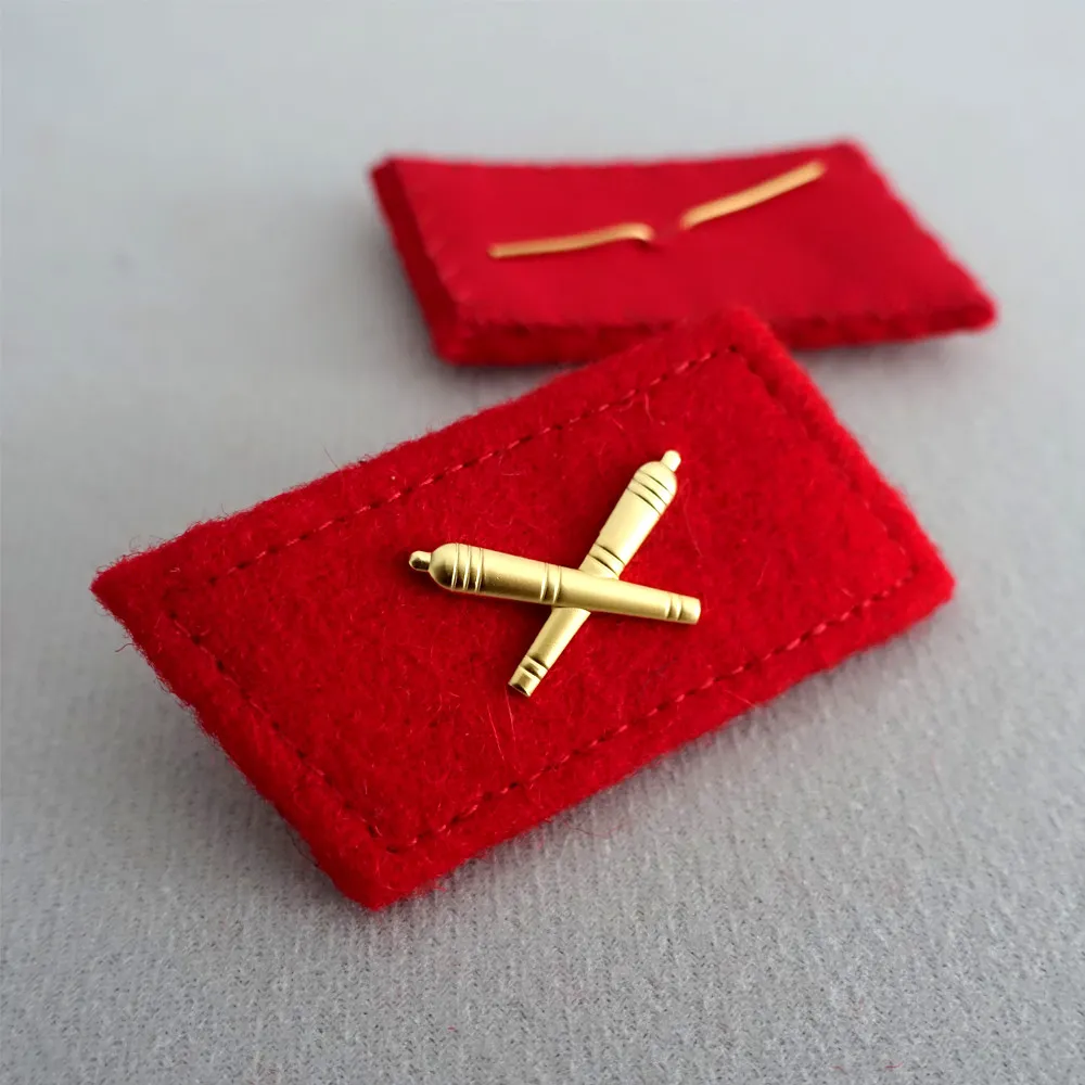 1 pair Soviet Service Badge Medal Lapel Pin Exquisitely Gold-plated Film Prop Badge for Collar Insignia Accessories