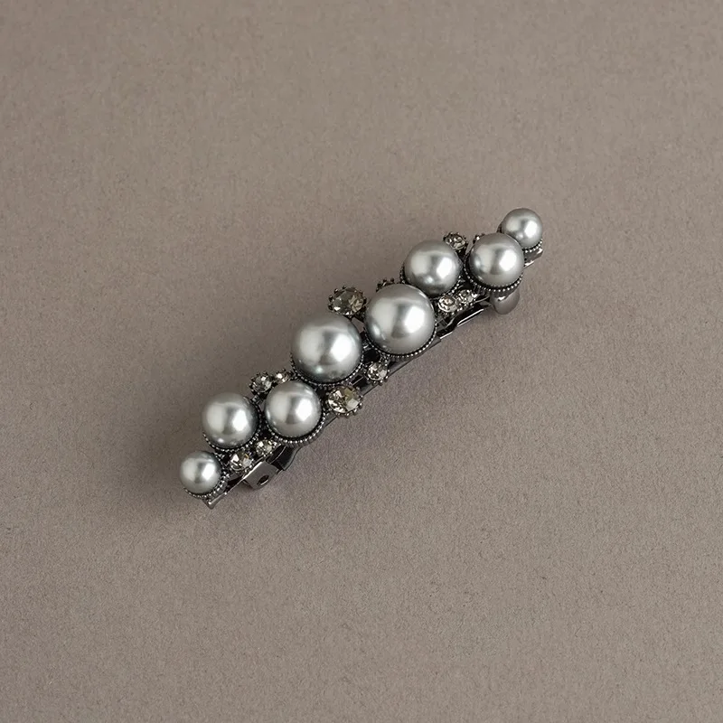 Elegante graue Perlen-Strass-Haarspange – Hochwertige Damen-Haarspange für den Hinterkopf, halbgebundenes Frühlings-Haarclip-Design, französische Haaraccessoires – Detail 1